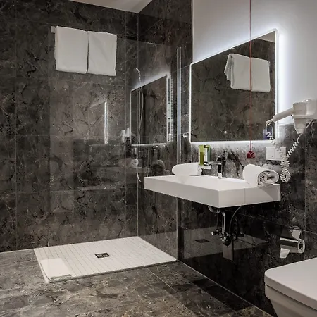 Rheincity & Boardinghouse فندق لودويغشافن ام ري